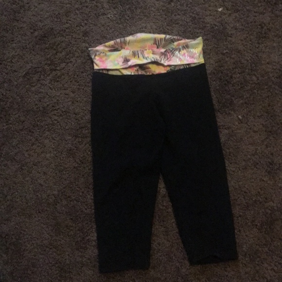 Pink yoga capris - Picture 1 of 2